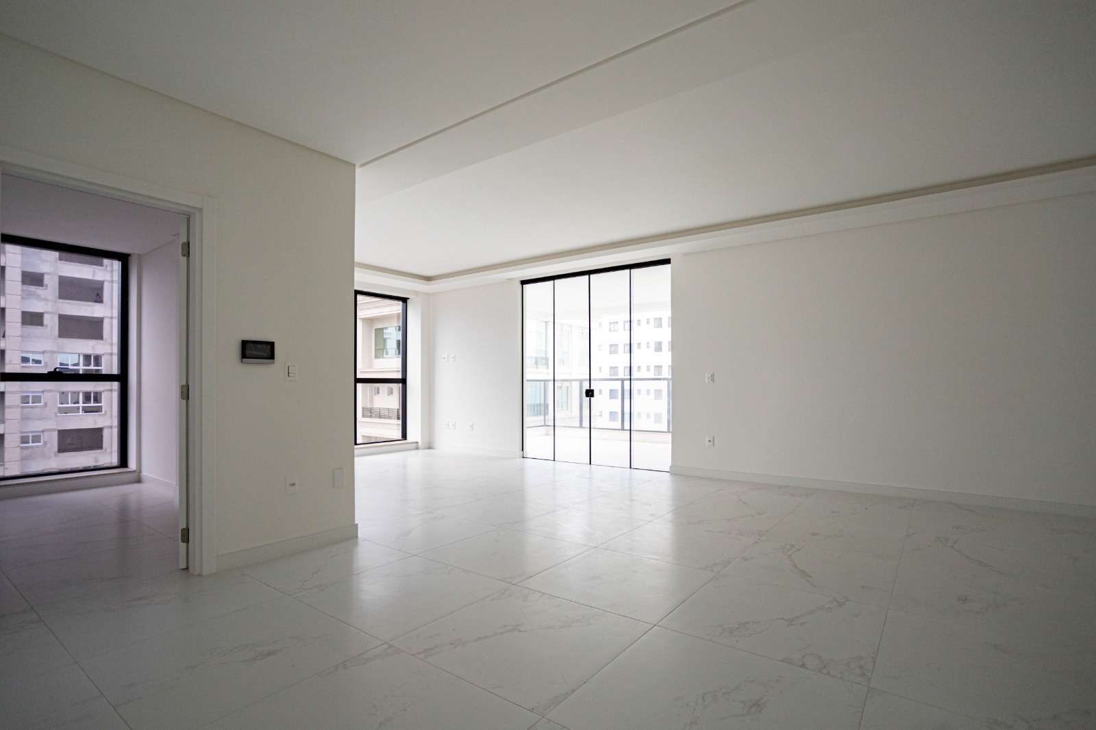 RESIDENCIAL AQCUA BLUE | Vista Mar com Heliponto | 4 Su&iacute;tes, 3 Vagas e Lazer Completo Rua 269 Itapema - 