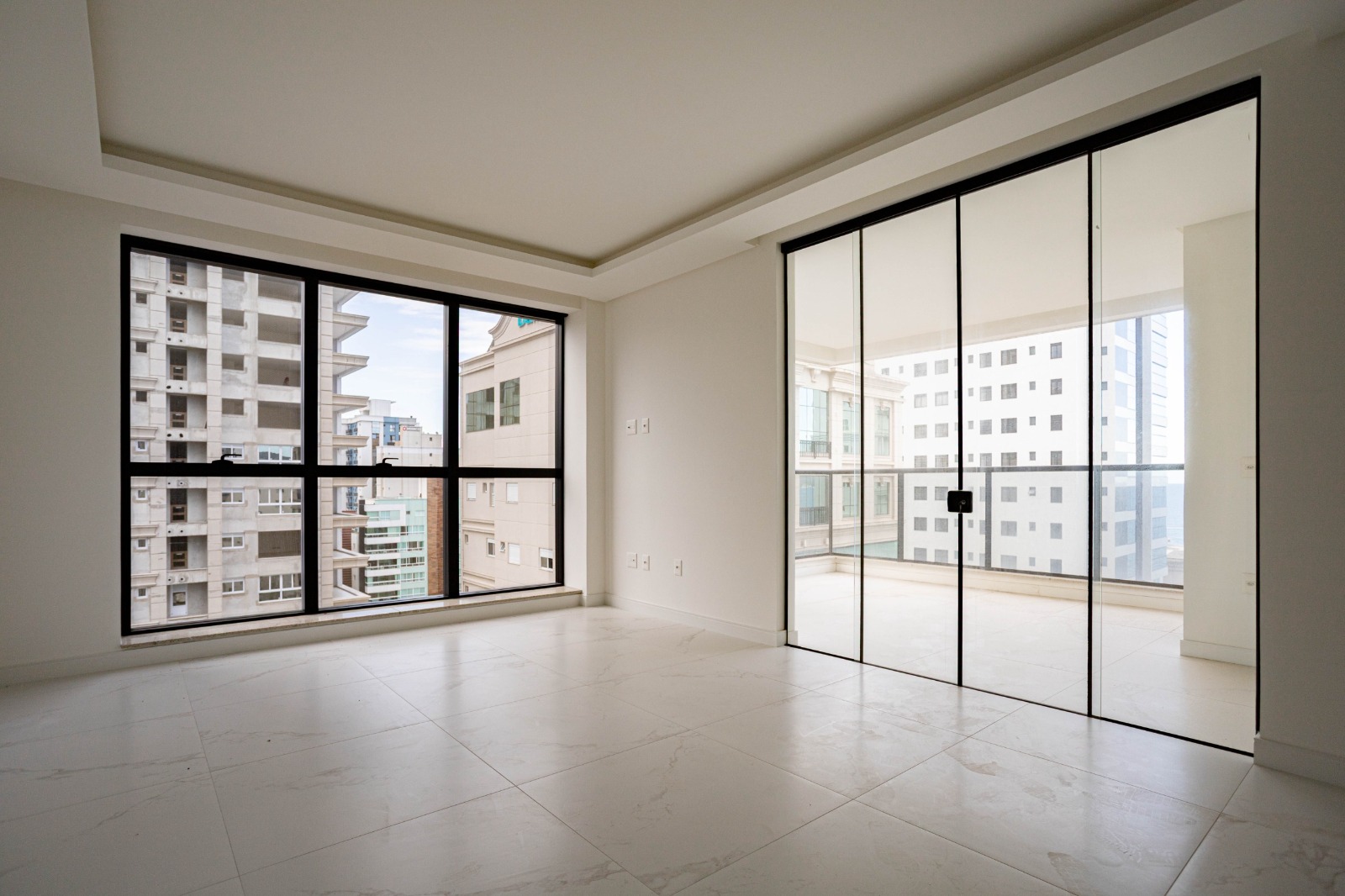 RESIDENCIAL AQCUA BLUE | Vista Mar com Heliponto | 4 Su&iacute;tes, 3 Vagas e Lazer Completo Rua 269 Itapema - 