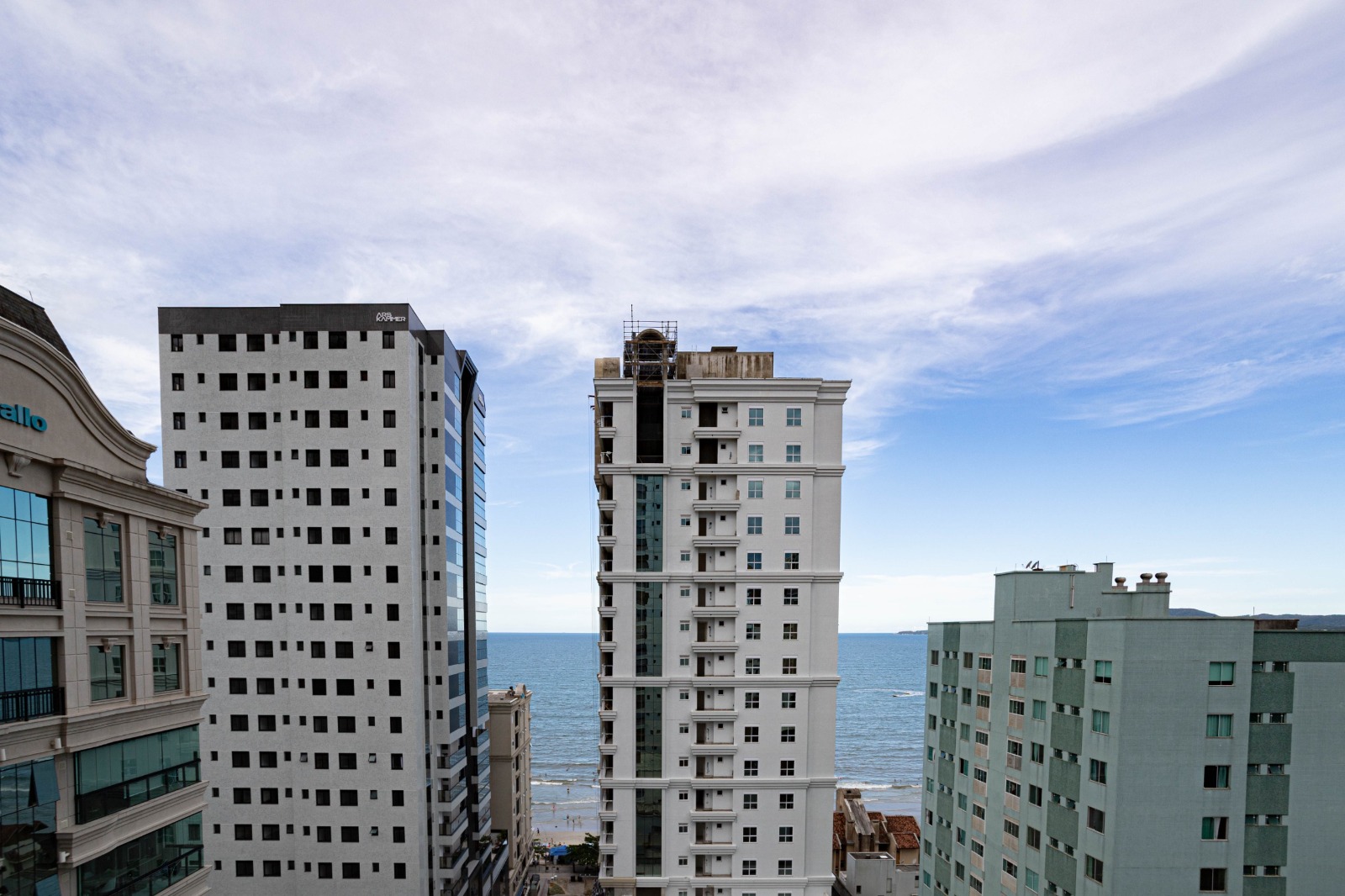 RESIDENCIAL AQCUA BLUE | Vista Mar com Heliponto | 4 Su&iacute;tes, 3 Vagas e Lazer Completo Rua 269 Itapema - 