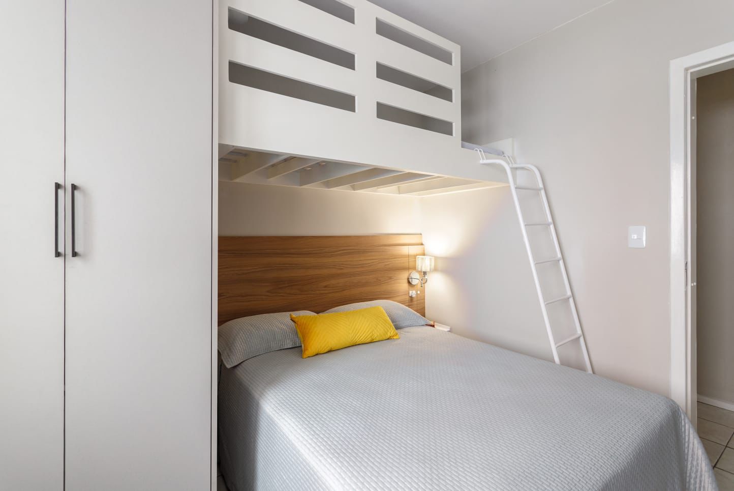 RESIDENCIAL ROSA M&Iacute;STICA | A 200m do Mar em Meia Praia | 2 Su&iacute;tes, mobiliado e decorado Rua 228 Itapema - 