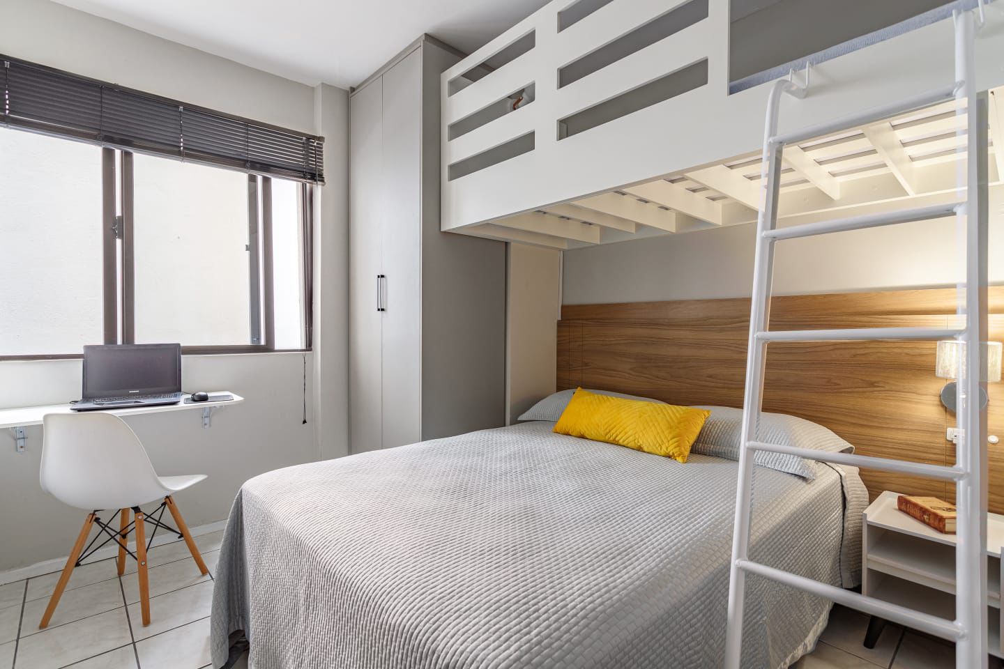 RESIDENCIAL ROSA M&Iacute;STICA | A 200m do Mar em Meia Praia | 2 Su&iacute;tes, mobiliado e decorado Rua 228 Itapema - 