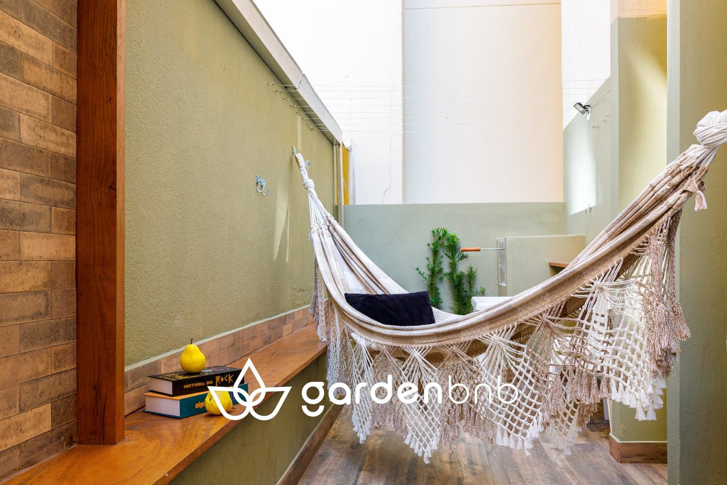 RESIDENCIAL ROSA M&Iacute;STICA | A 200m do Mar em Meia Praia | 2 Su&iacute;tes, mobiliado e decorado Rua 228 Itapema - 