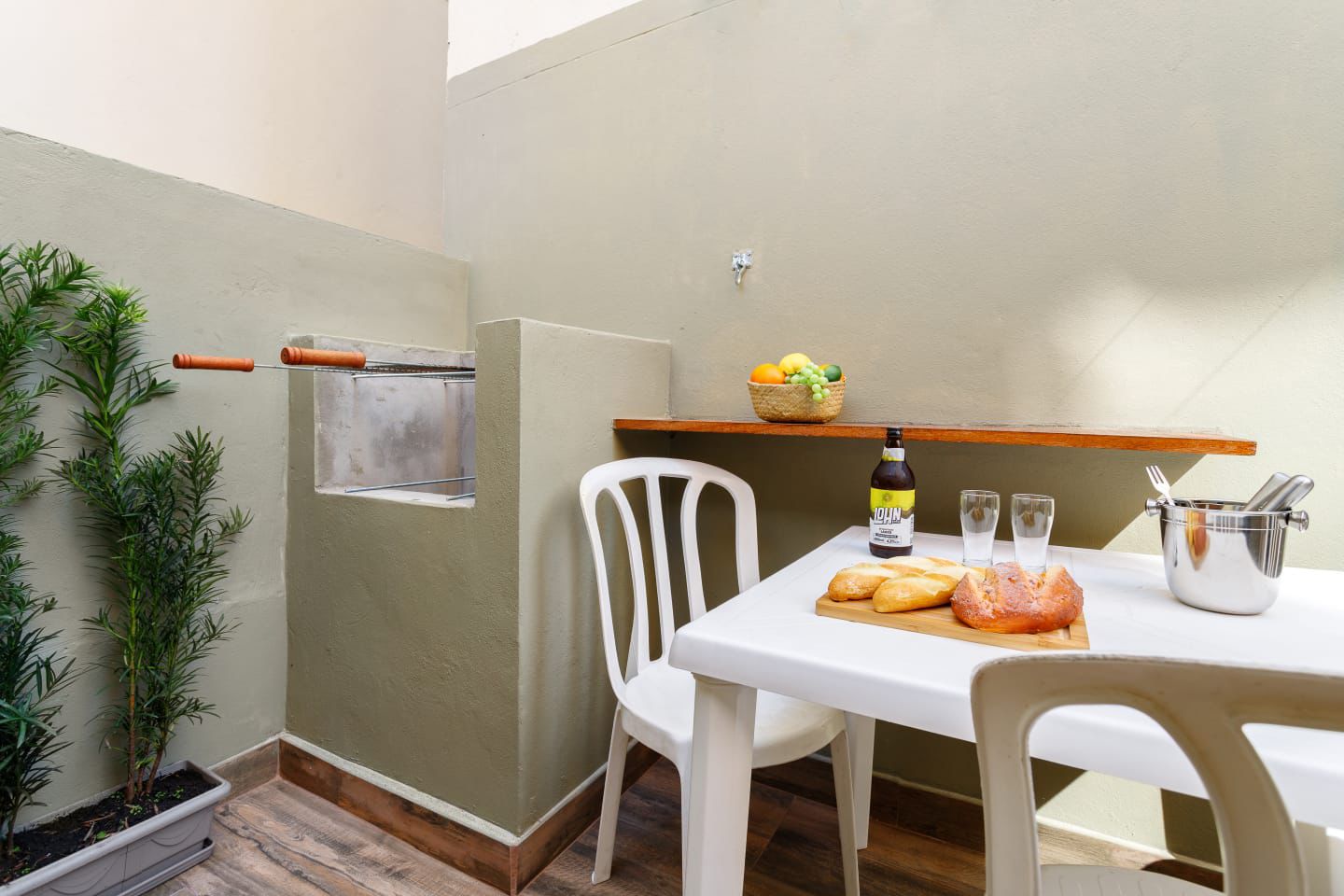 RESIDENCIAL ROSA M&Iacute;STICA | A 200m do Mar em Meia Praia | 2 Su&iacute;tes, mobiliado e decorado Rua 228 Itapema - 