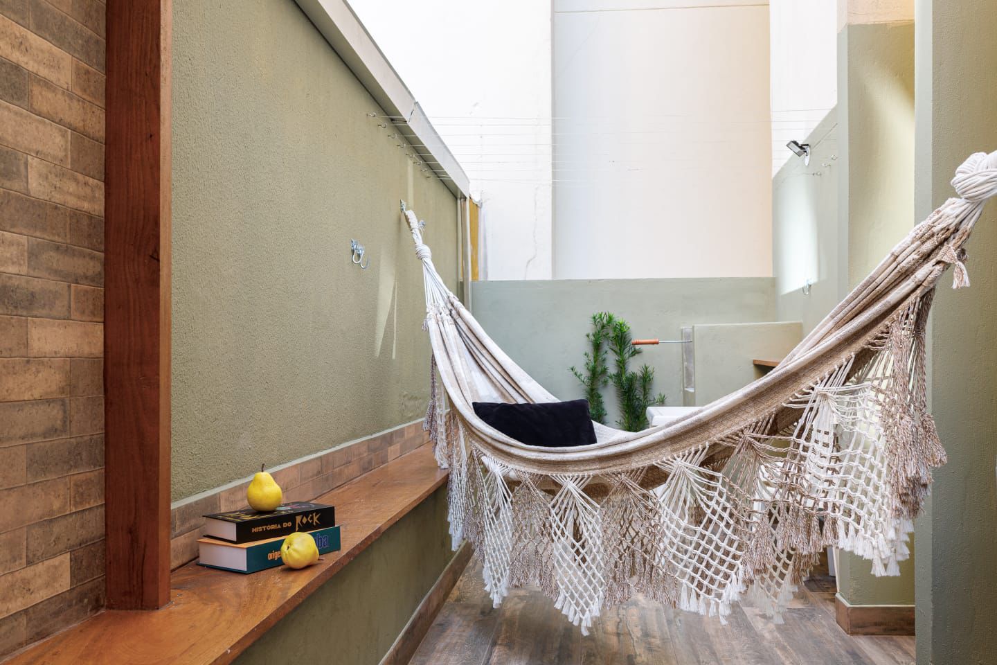 RESIDENCIAL ROSA M&Iacute;STICA | A 200m do Mar em Meia Praia | 2 Su&iacute;tes, mobiliado e decorado Rua 228 Itapema - 