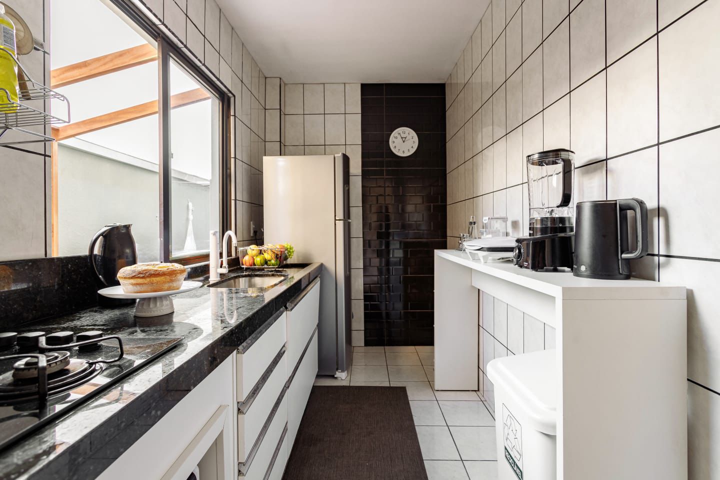 RESIDENCIAL ROSA M&Iacute;STICA | A 200m do Mar em Meia Praia | 2 Su&iacute;tes, mobiliado e decorado Rua 228 Itapema - 