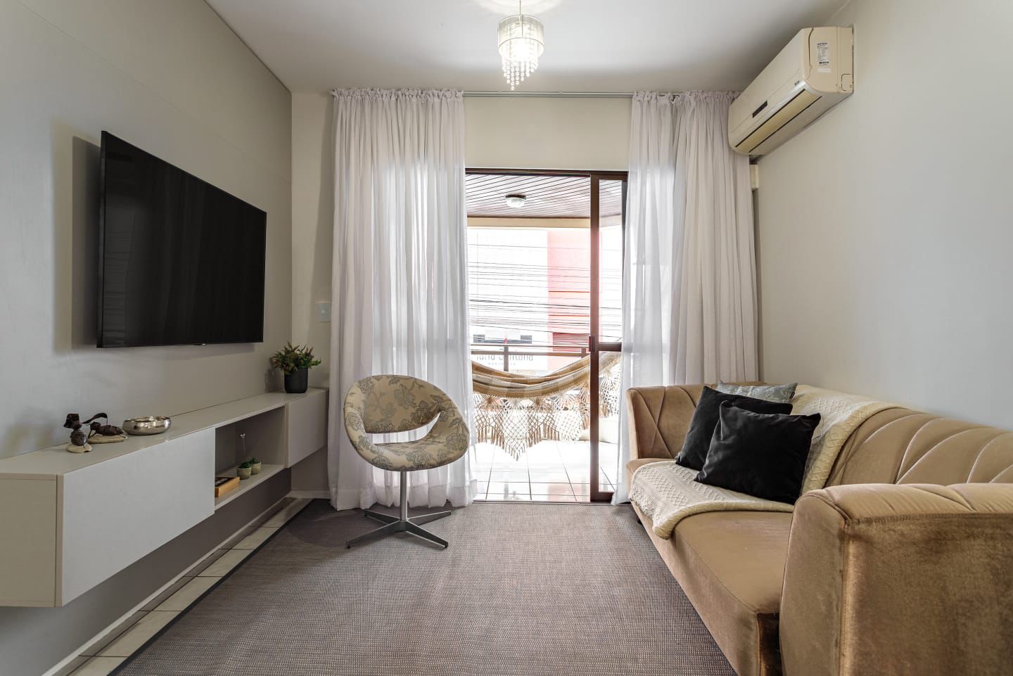 RESIDENCIAL ROSA M&Iacute;STICA | A 200m do Mar em Meia Praia | 2 Su&iacute;tes, mobiliado e decorado Rua 228 Itapema - 