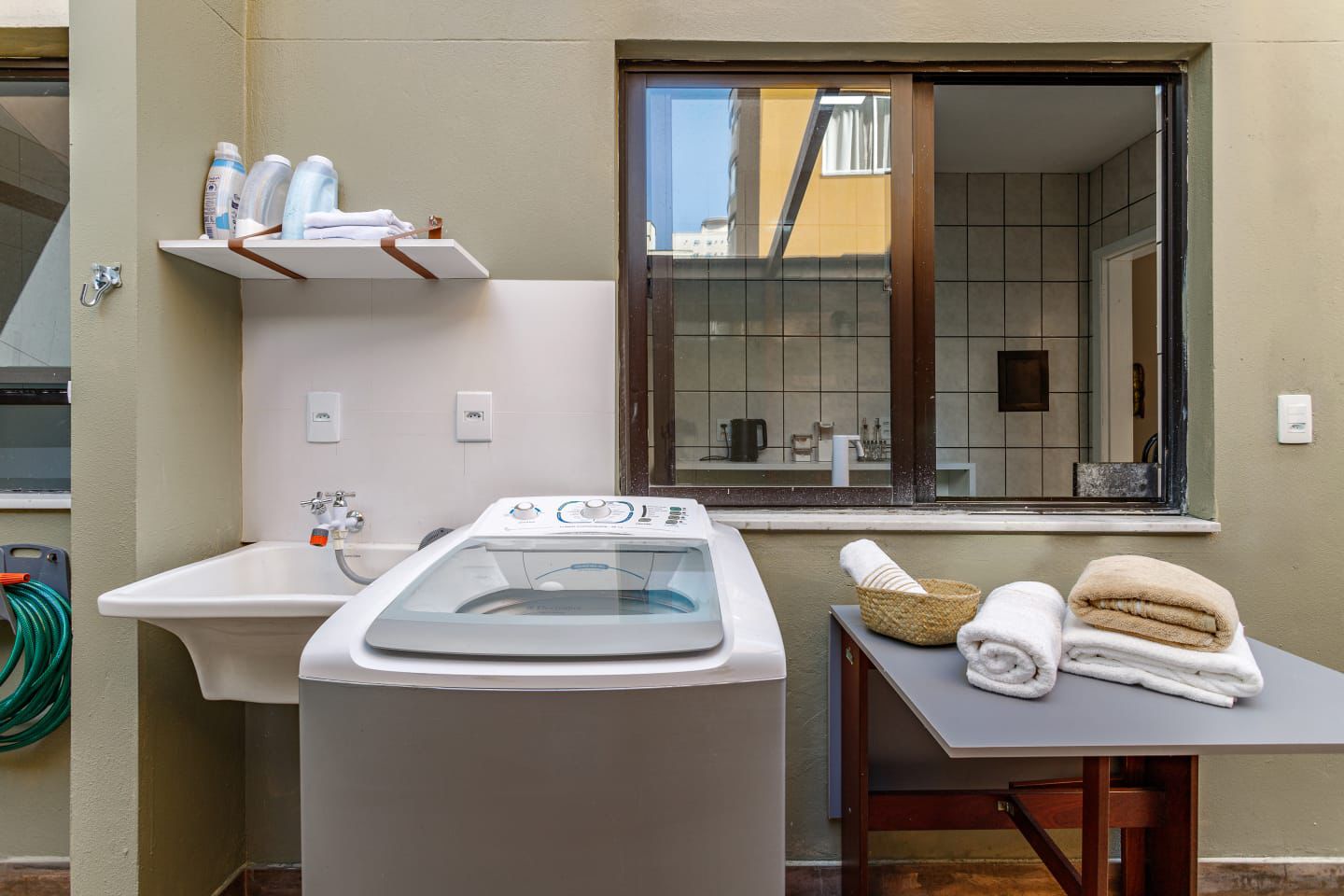 RESIDENCIAL ROSA M&Iacute;STICA | A 200m do Mar em Meia Praia | 2 Su&iacute;tes, mobiliado e decorado Rua 228 Itapema - 