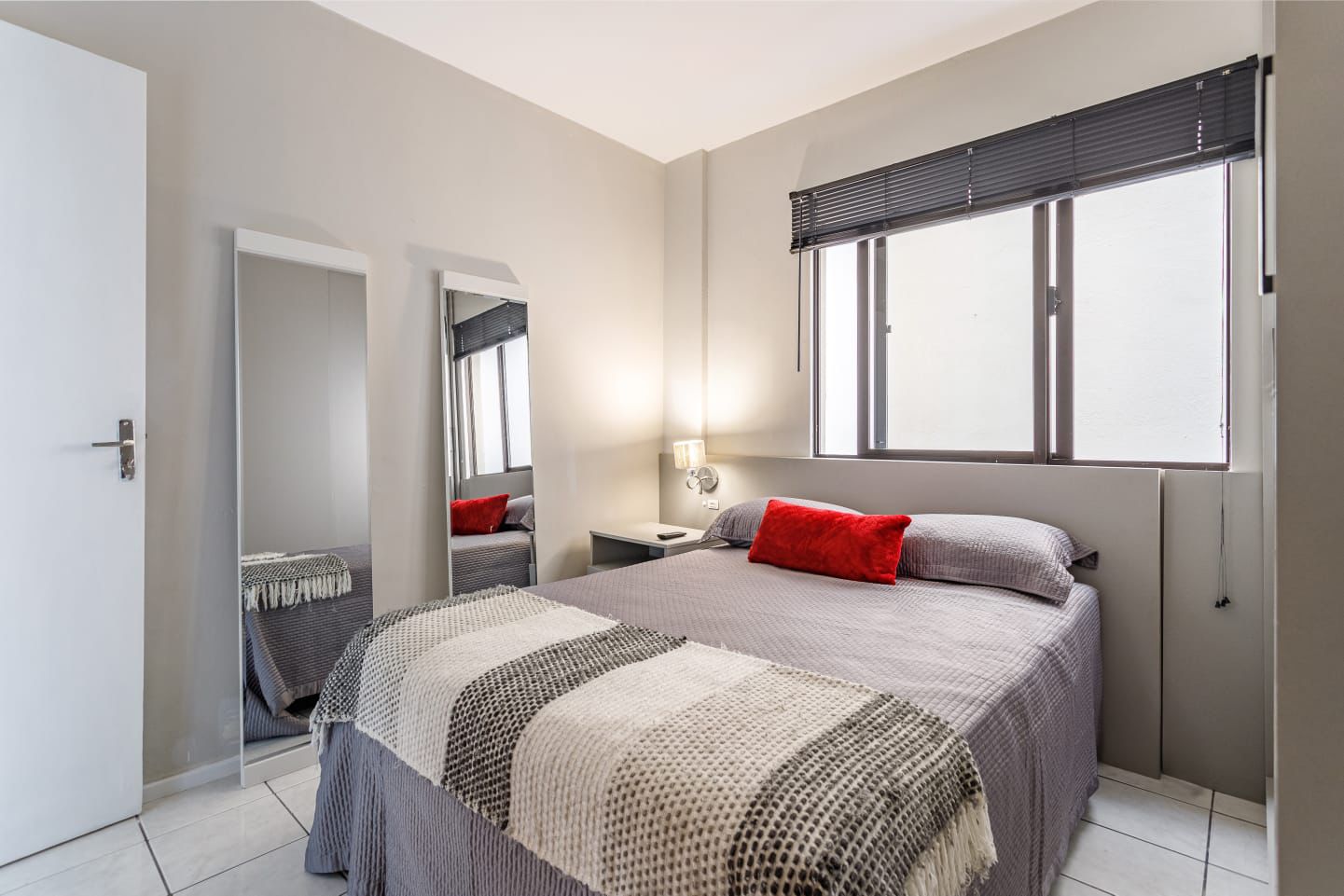 RESIDENCIAL ROSA M&Iacute;STICA | A 200m do Mar em Meia Praia | 2 Su&iacute;tes, mobiliado e decorado Rua 228 Itapema - 