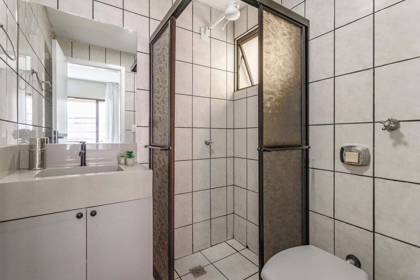 RESIDENCIAL ROSA M&Iacute;STICA | A 200m do Mar em Meia Praia | 2 Su&iacute;tes, mobiliado e decorado Rua 228 Itapema - 