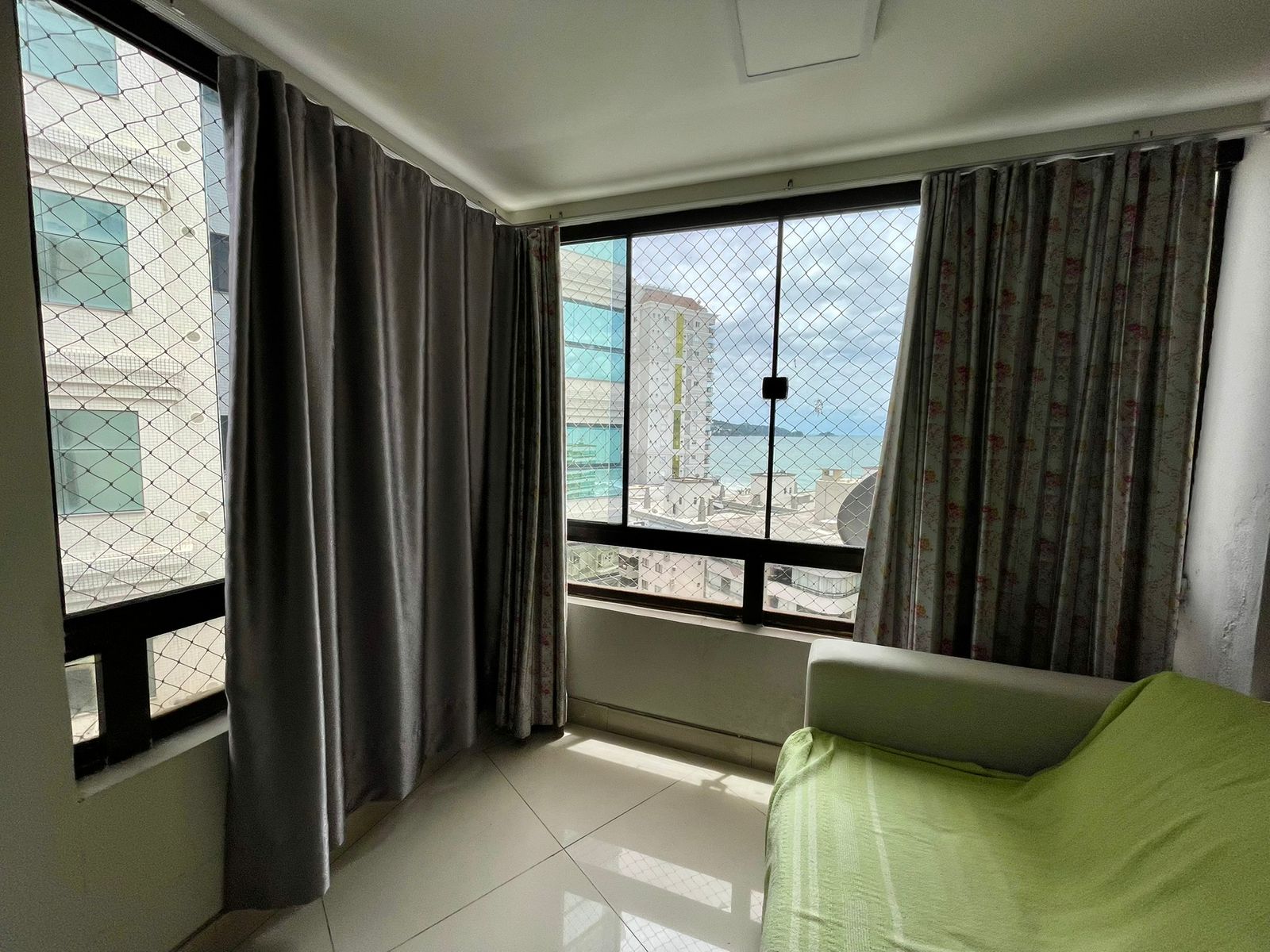 RESIDENCIAL CAIOB&Aacute; | Apenas 80m do Mar | 3 Dormit&oacute;rios e Sacada com Churrasqueira Rua 212 Itapema - 