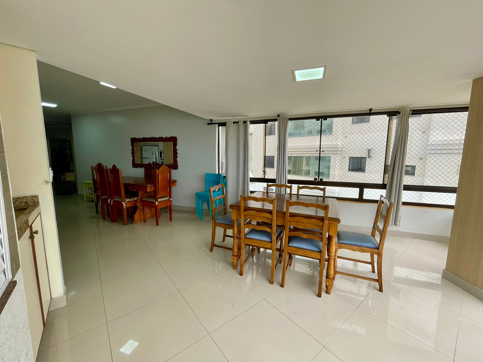 RESIDENCIAL CAIOB&Aacute; | Apenas 80m do Mar | 3 Dormit&oacute;rios e Sacada com Churrasqueira Rua 212 Itapema - 