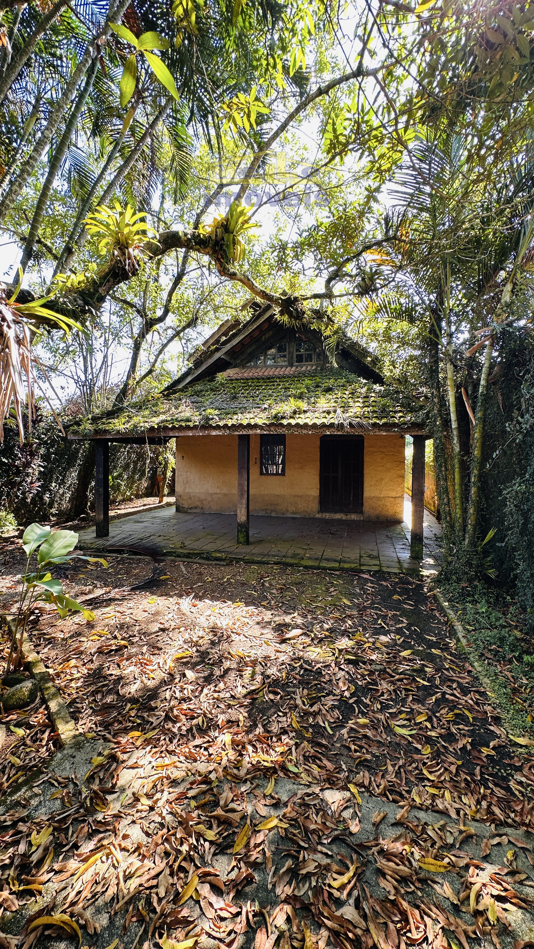 OPORTUNIDADE A 800M DA PRAIA &ndash; CASA R&Uacute;STICA EM TERRENO DE ESQUINA Rua Francisco Scarpa São Sebastião - 