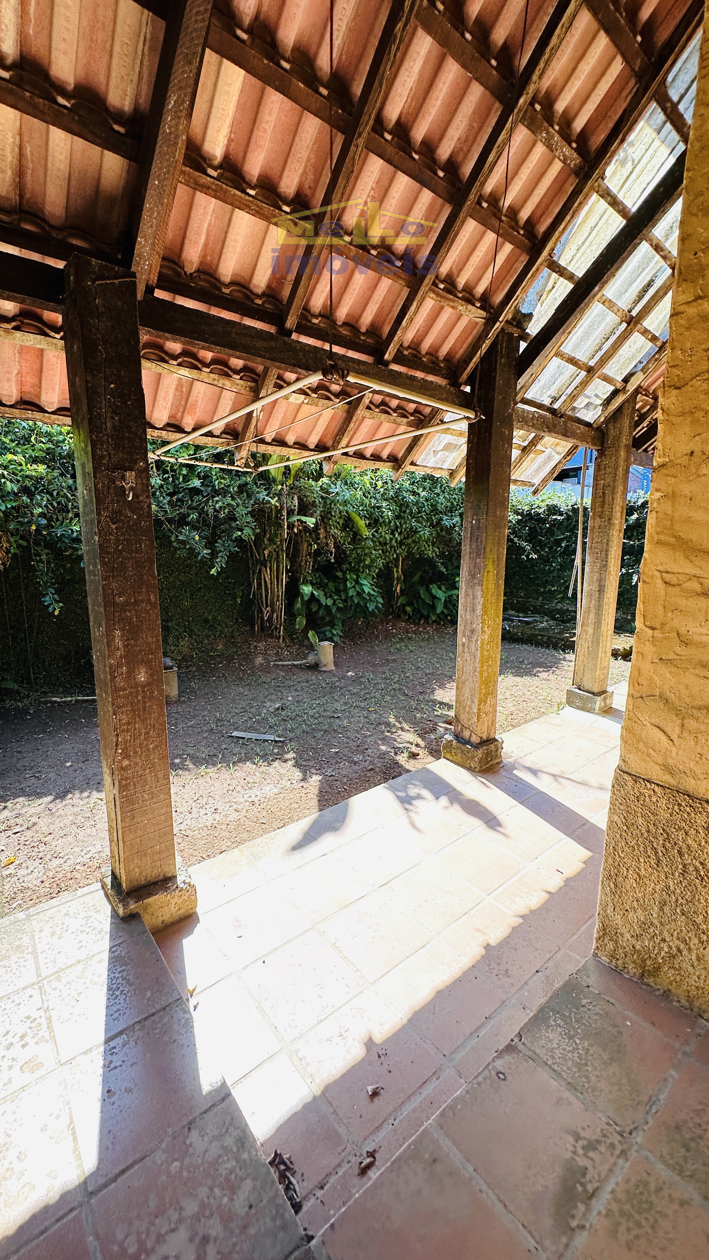 OPORTUNIDADE A 800M DA PRAIA &ndash; CASA R&Uacute;STICA EM TERRENO DE ESQUINA Rua Francisco Scarpa São Sebastião - 