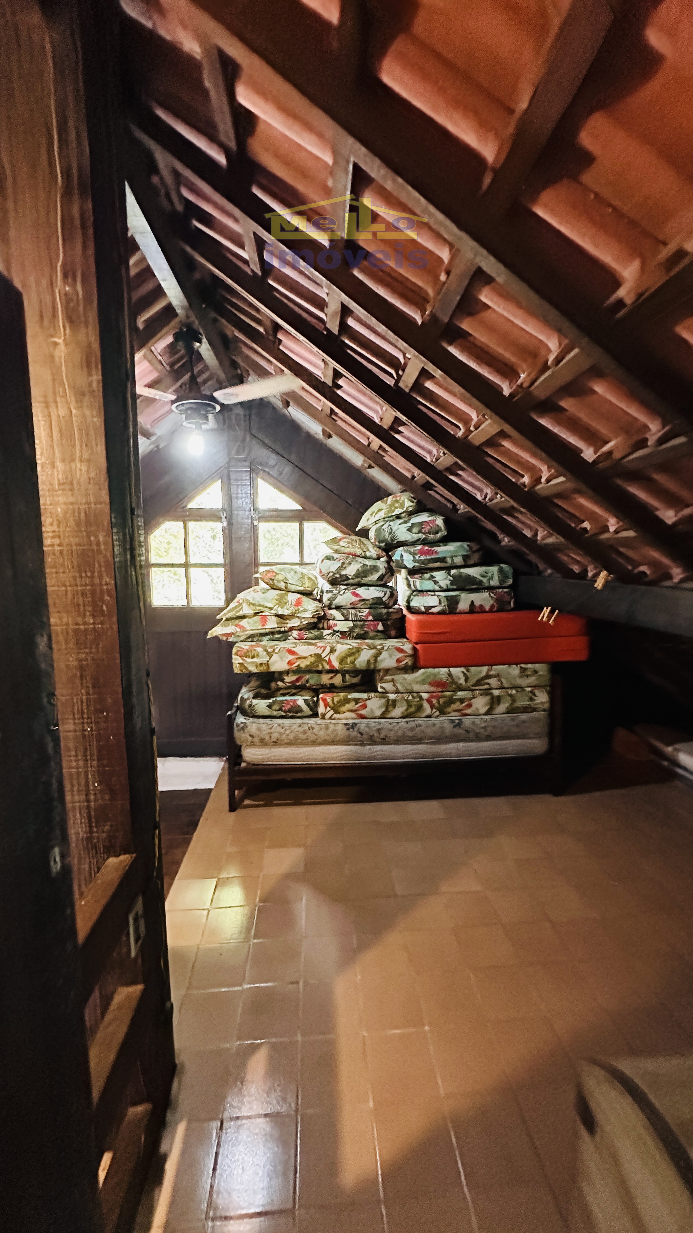 OPORTUNIDADE A 800M DA PRAIA &ndash; CASA R&Uacute;STICA EM TERRENO DE ESQUINA Rua Francisco Scarpa São Sebastião - 