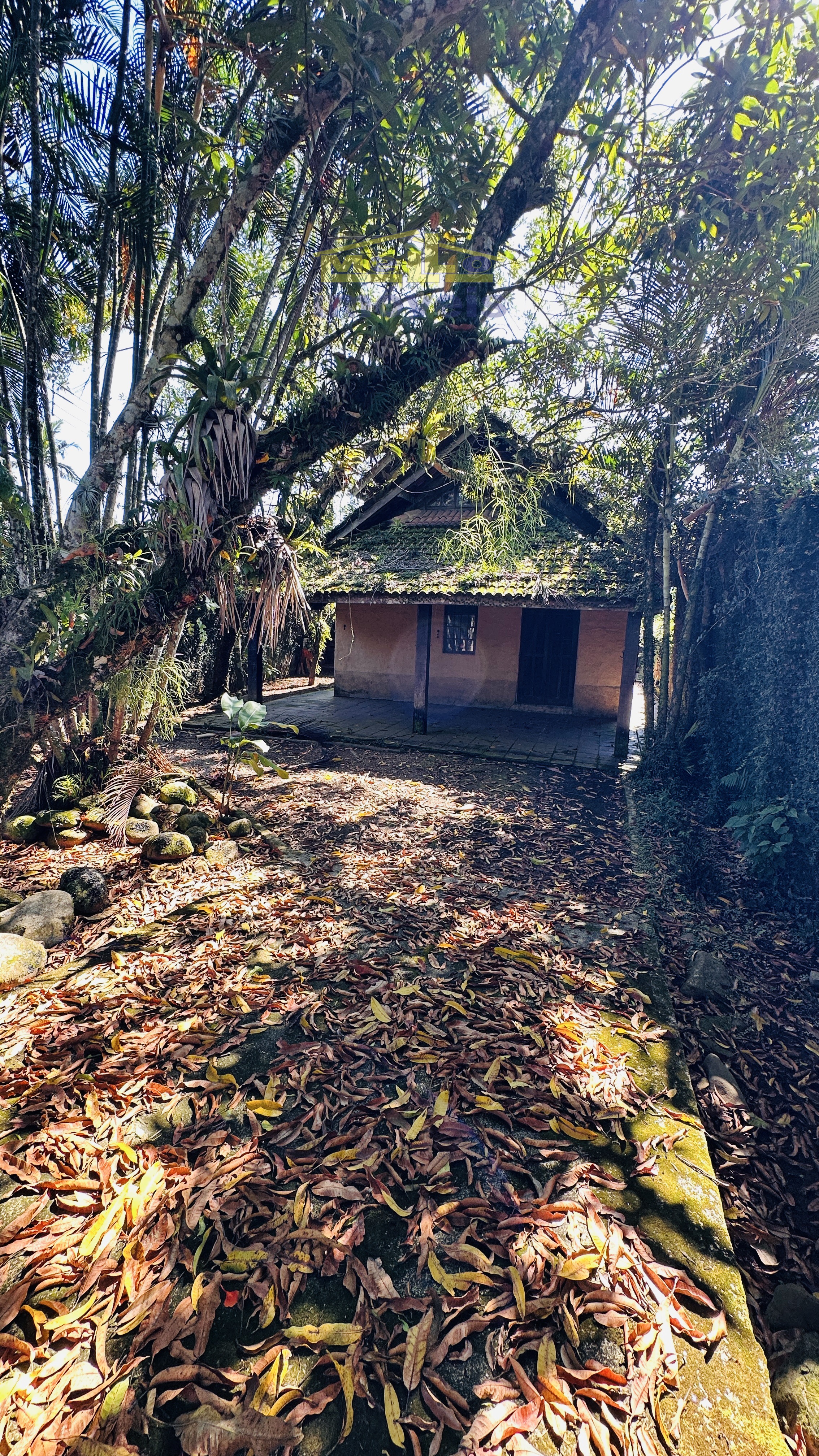 OPORTUNIDADE A 800M DA PRAIA &ndash; CASA R&Uacute;STICA EM TERRENO DE ESQUINA Rua Francisco Scarpa São Sebastião - 