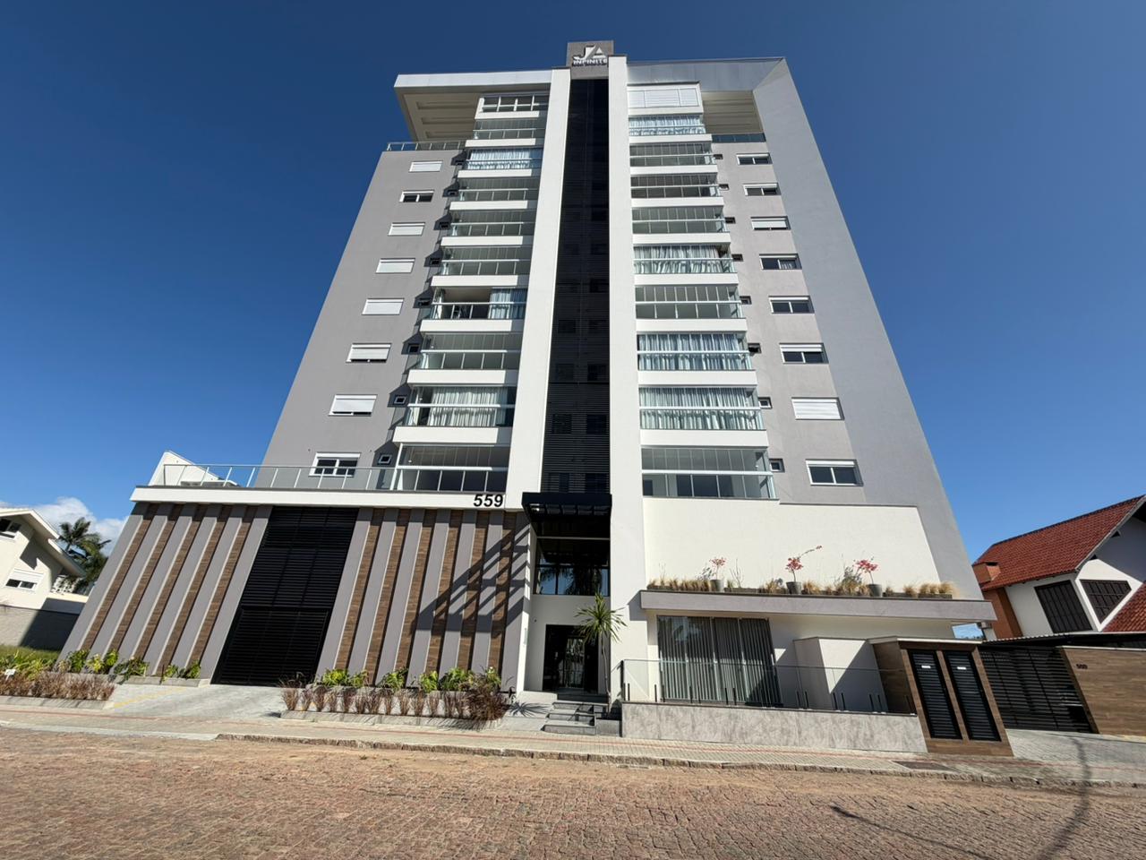 Apartamento novo com 3 su&iacute;tes,  Timb&oacute;, Centro, 2 vagas de garagem!  Timbó - 