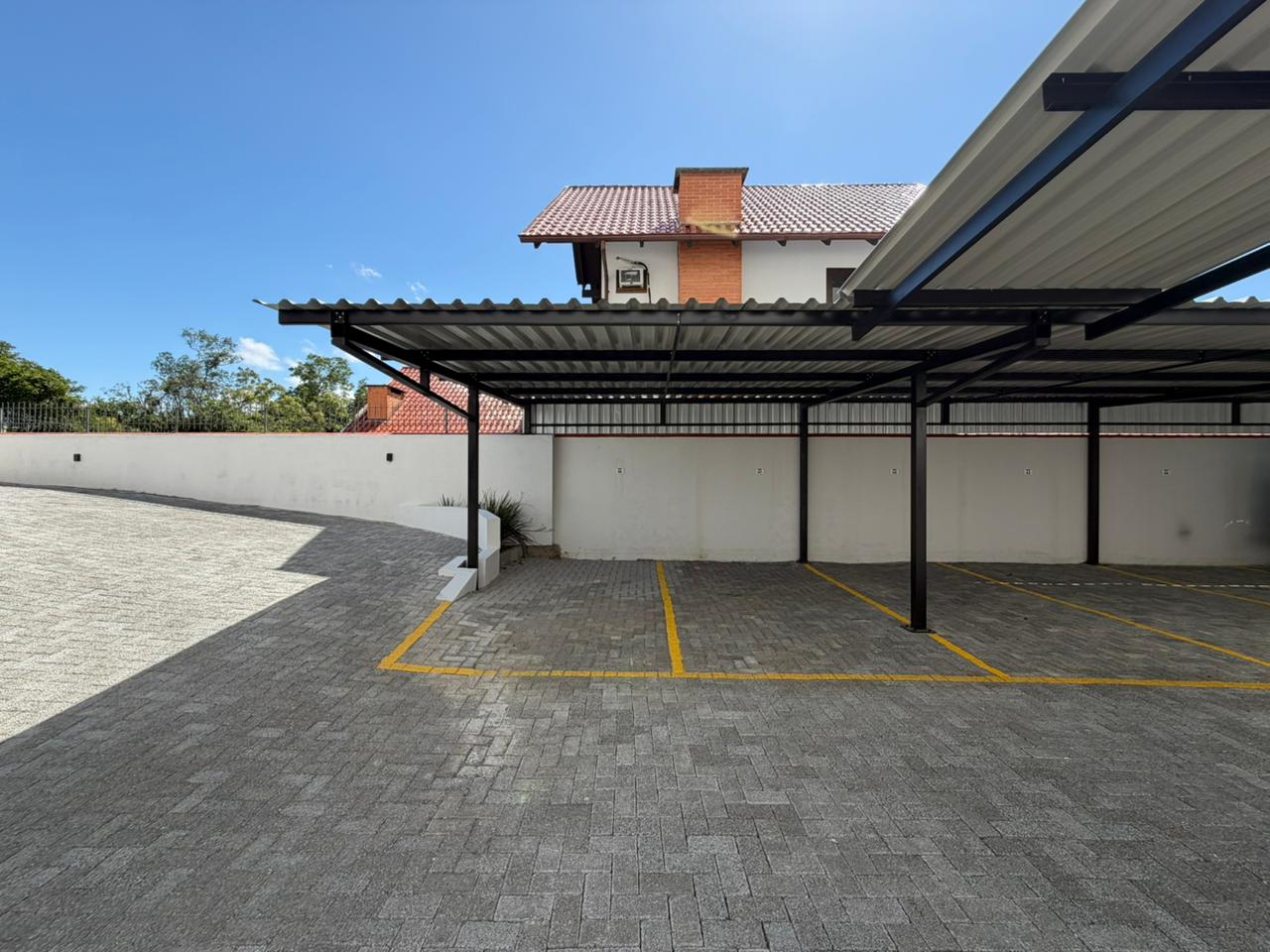 Apartamento novo com 3 su&iacute;tes,  Timb&oacute;, Centro, 2 vagas de garagem!  Timbó - 
