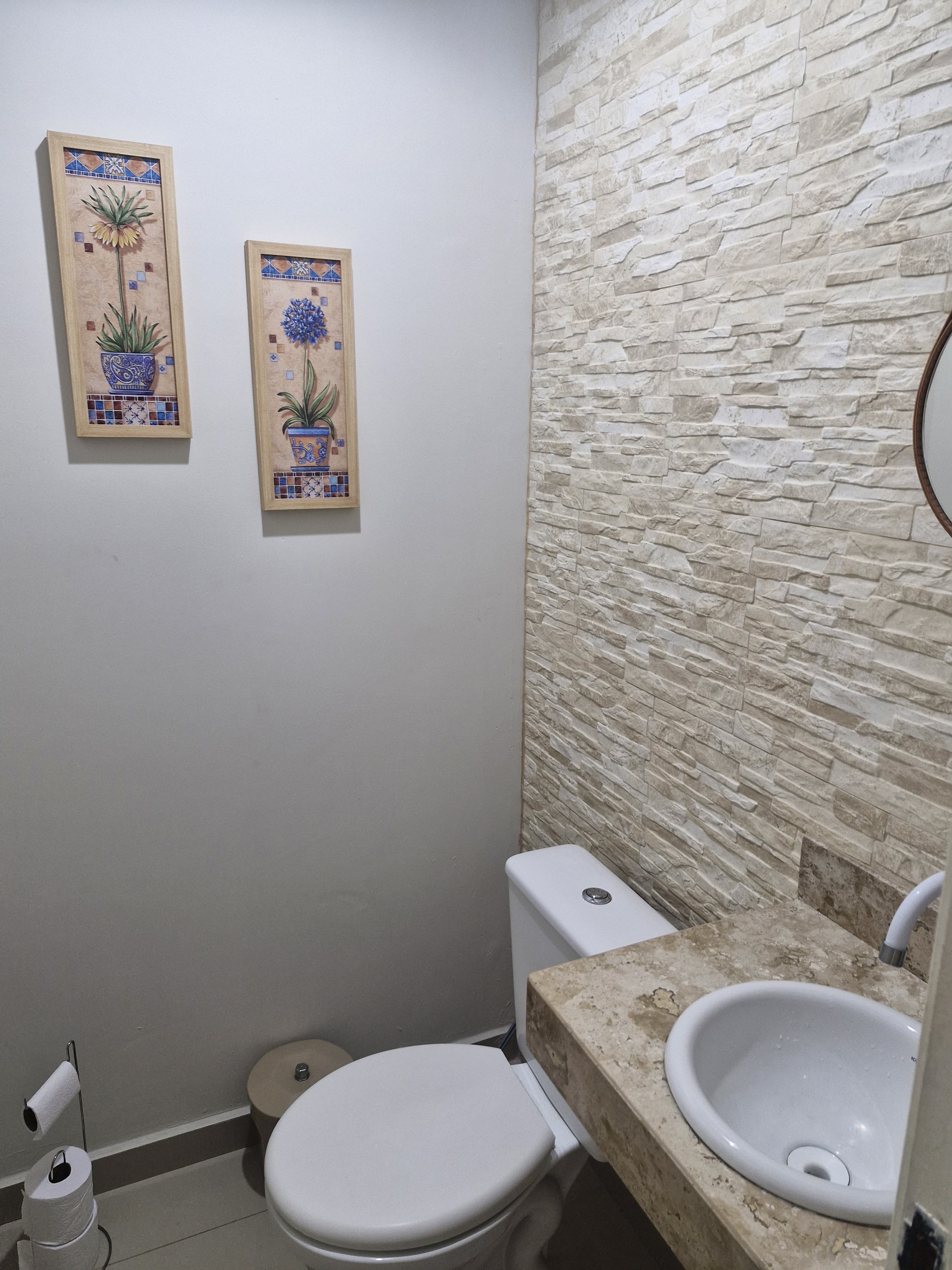 Sobrado 2 dormit&oacute;rios - Jardim santos Dumont2 dormit&oacute;rios os dois s&atilde;o su&iacute;tes Lavabo Lavand  Mogi das Cruzes - 