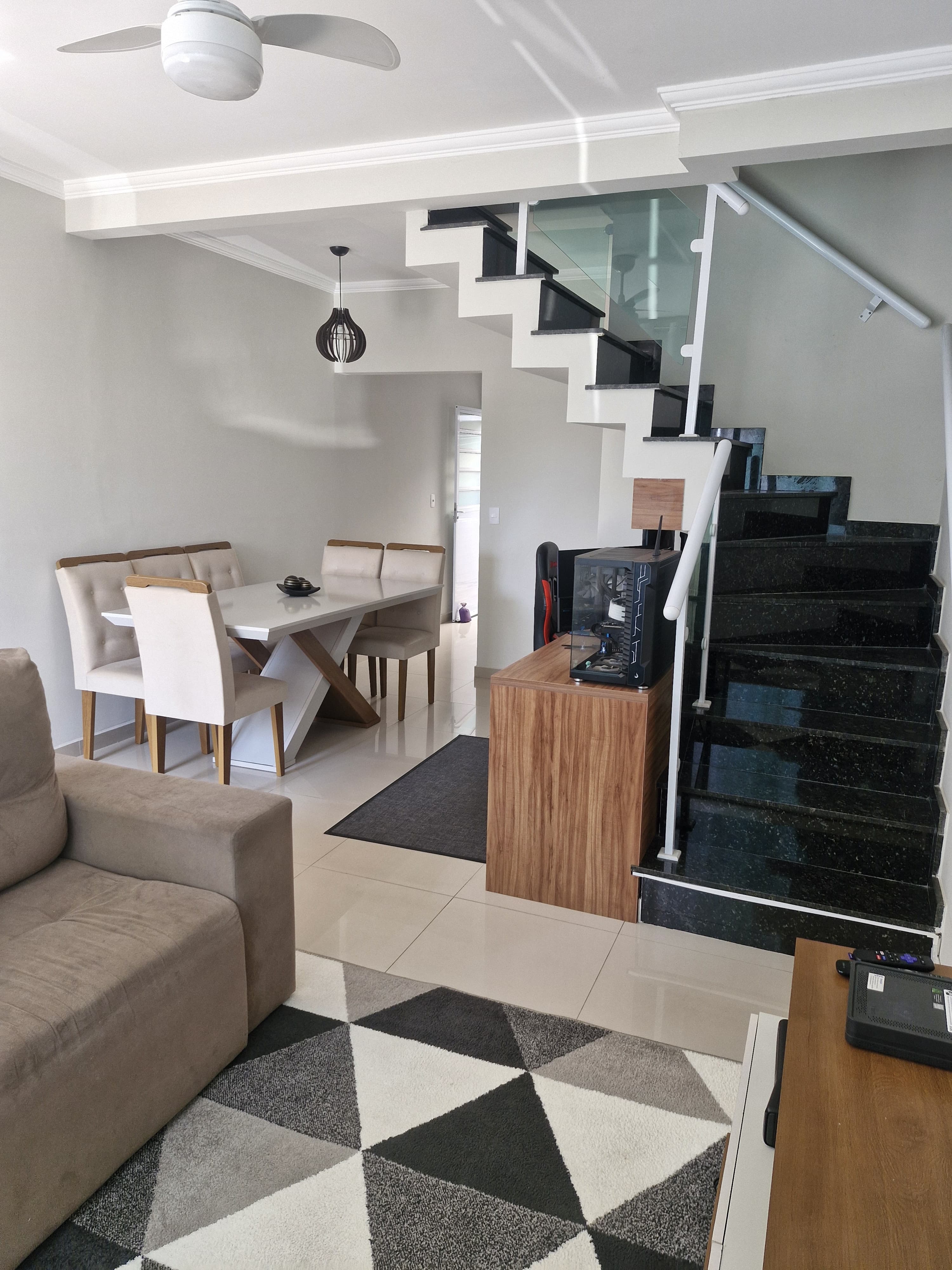 Sobrado 2 dormit&oacute;rios - Jardim santos Dumont2 dormit&oacute;rios os dois s&atilde;o su&iacute;tes Lavabo Lavand  Mogi das Cruzes - 