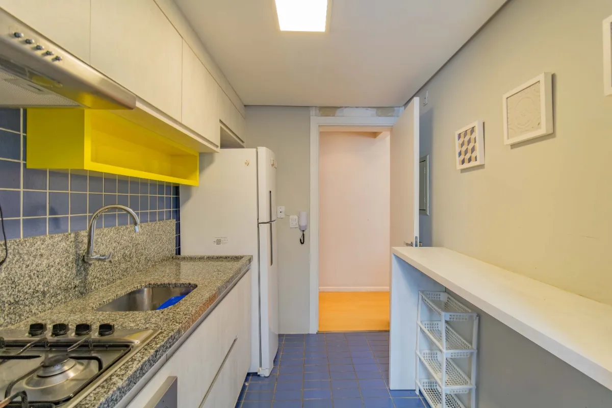R$ 595.000 - &Oacute;TIMO APARTAMENTO - MOBILIADO - 84M2 - 3 DORM - SU&Iacute;TE - CHURRASQUEIRA - VAGA Rua Afonso Taunay Porto Alegre - 