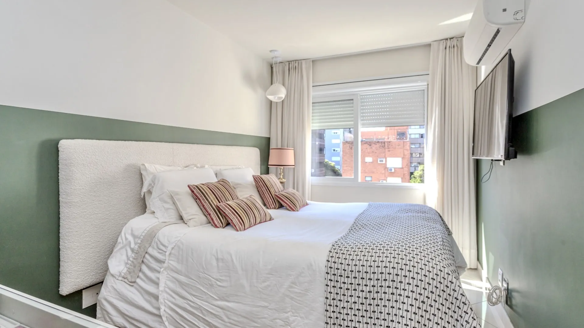 R$ 1.125.000 - MARAVILHOSO APARTAMENTO - 86M2 - 3 DORM - SU&Iacute;TE - 2 VAGAS - VISTA - INFRA Rua Mata Bacelar Porto Alegre - 