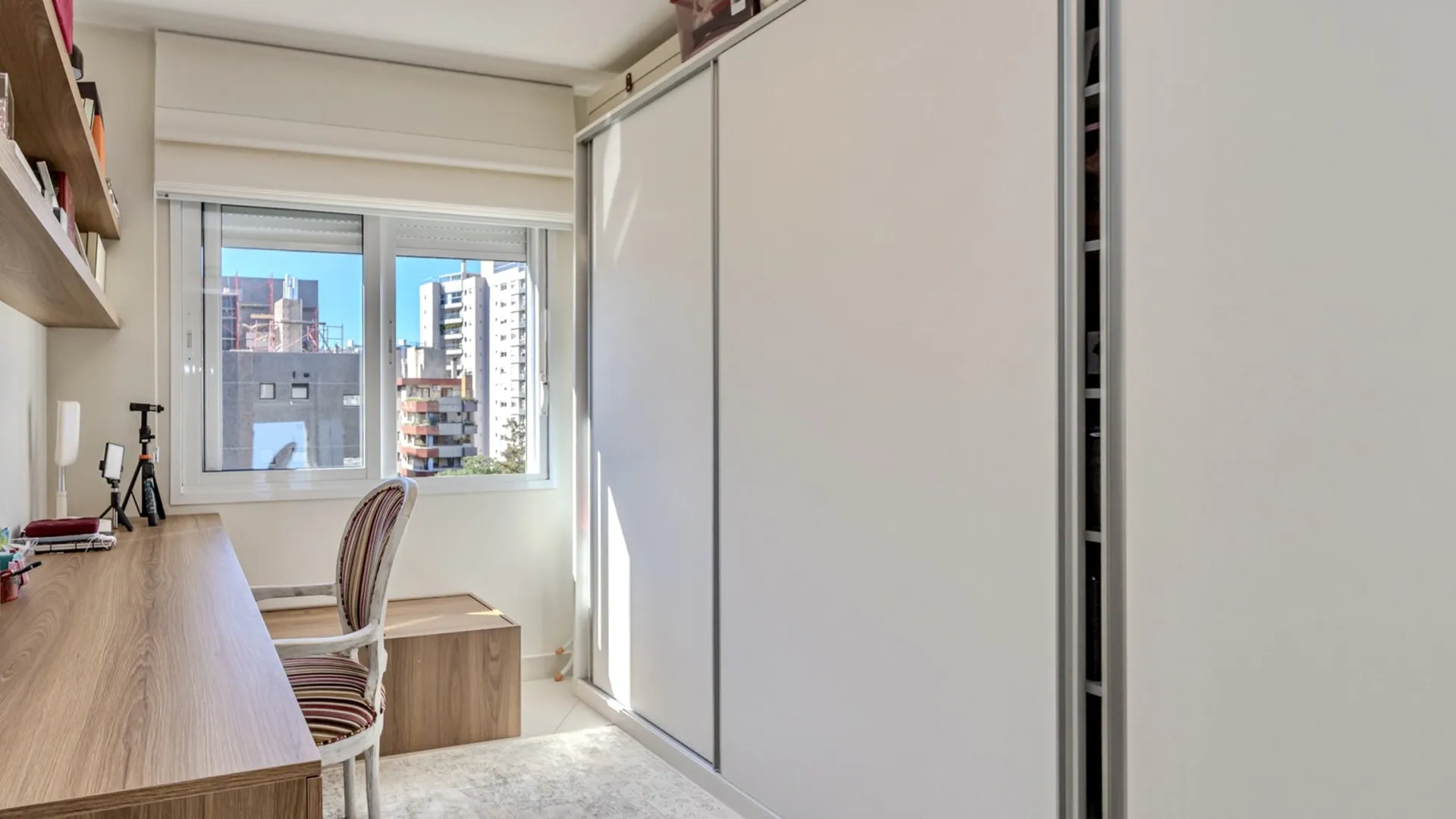 R$ 1.125.000 - MARAVILHOSO APARTAMENTO - 86M2 - 3 DORM - SU&Iacute;TE - 2 VAGAS - VISTA - INFRA Rua Mata Bacelar Porto Alegre - 