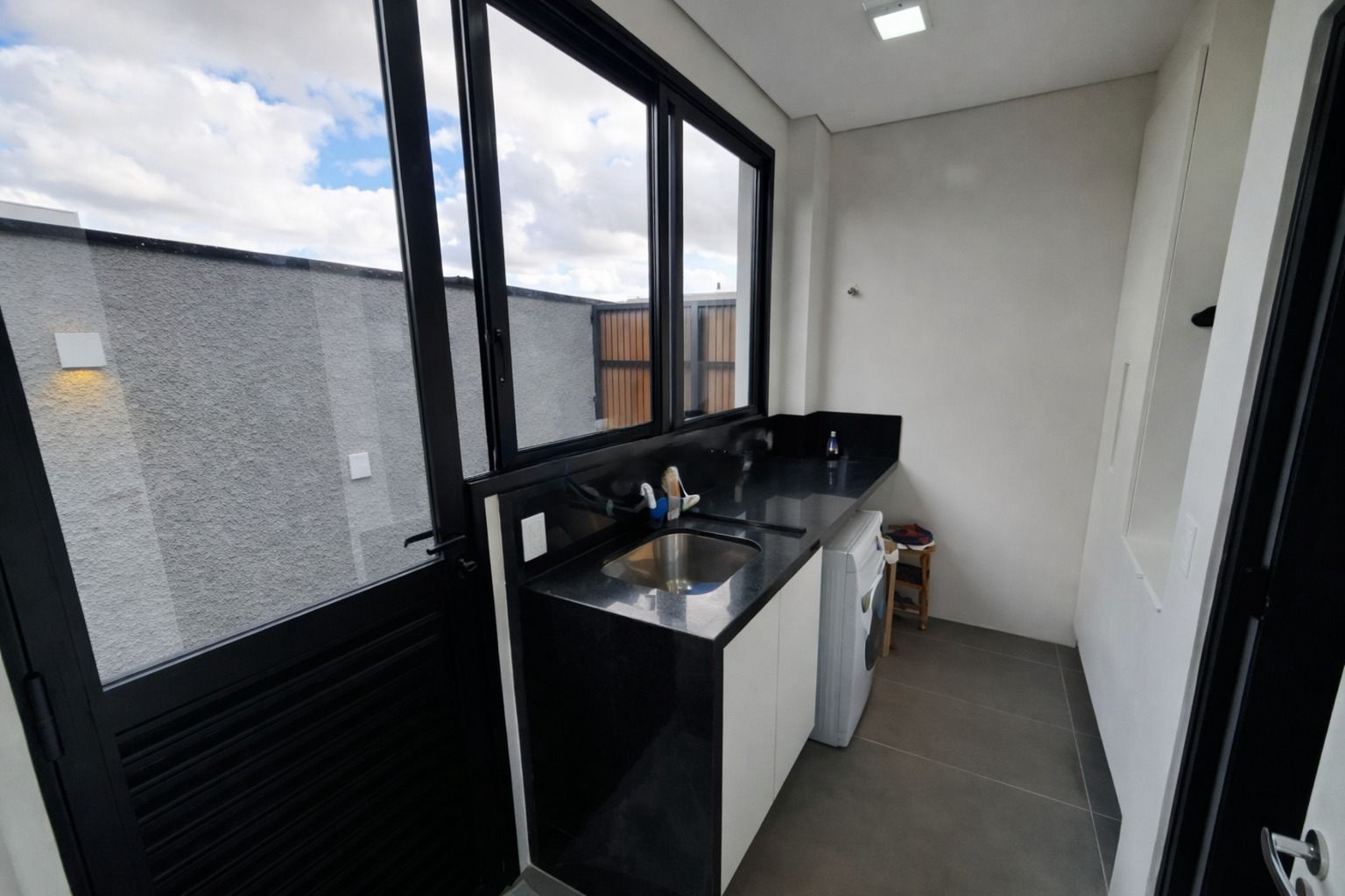 Casa com 3 dormit&oacute;rios,260 m&sup2; - Alphaville Nova Esplanada III - Votorantim - SP Alameda Nova Zelândia Votorantim - 