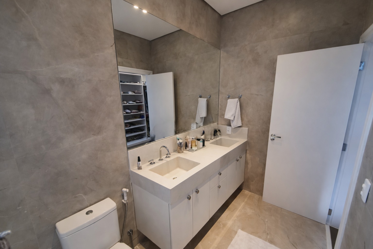 Casa com 3 dormit&oacute;rios,260 m&sup2; - Alphaville Nova Esplanada III - Votorantim - SP Alameda Nova Zelândia Votorantim - 