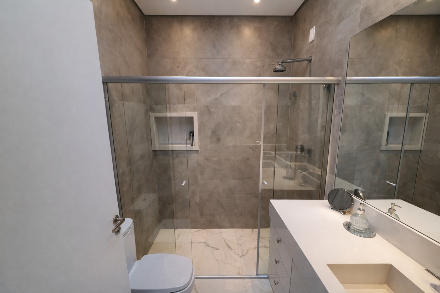 Casa com 3 dormit&oacute;rios,260 m&sup2; - Alphaville Nova Esplanada III - Votorantim - SP Alameda Nova Zelândia Votorantim - 