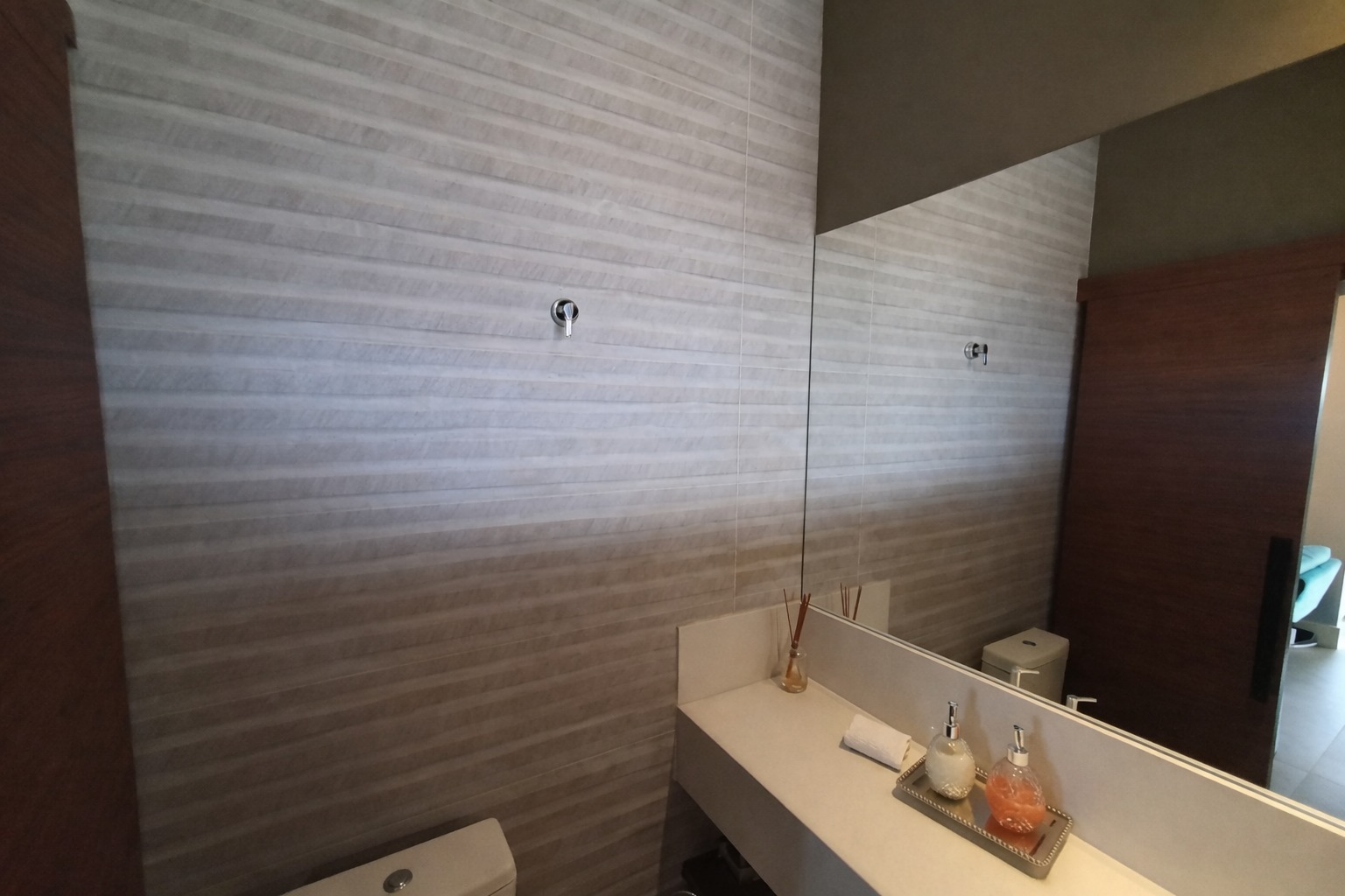 Casa com 3 dormit&oacute;rios,260 m&sup2; - Alphaville Nova Esplanada III - Votorantim - SP Alameda Nova Zelândia Votorantim - 