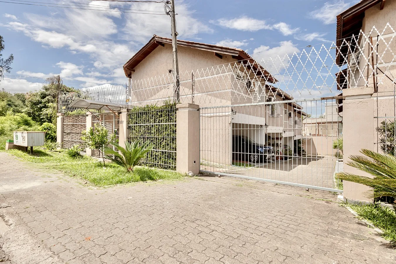 R$ 419.000 - LINDA E ACONCHEGANTE - CASA EM CONDOM&Iacute;NIO - 97M2 - 2 DORM - SU&Iacute;TE - 1 VAGA Rua Dea Coufal Porto Alegre - 