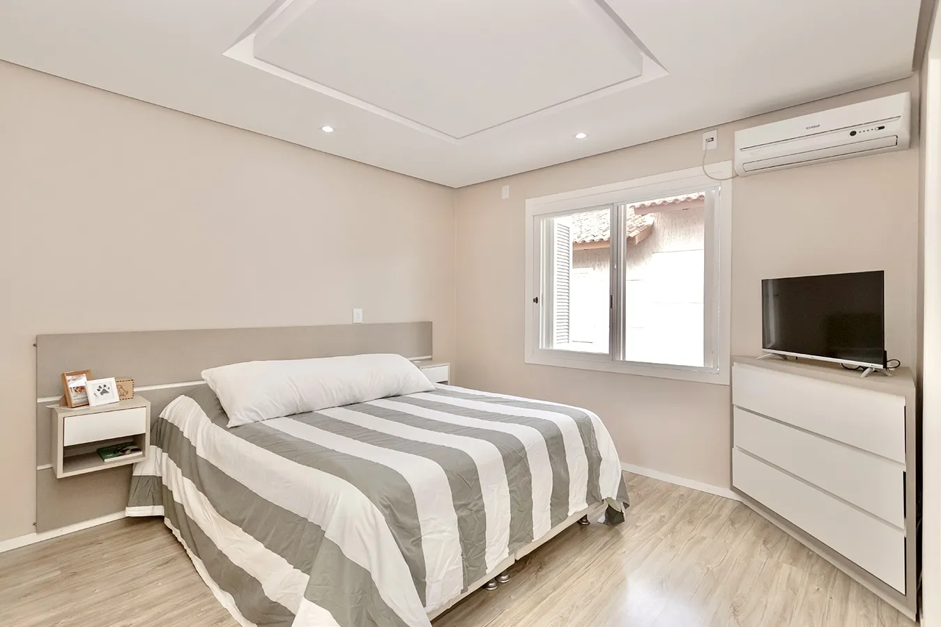 R$ 419.000 - LINDA E ACONCHEGANTE - CASA EM CONDOM&Iacute;NIO - 97M2 - 2 DORM - SU&Iacute;TE - 1 VAGA Rua Dea Coufal Porto Alegre - 