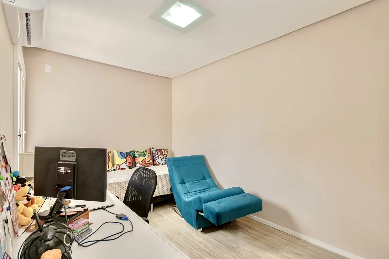 R$ 419.000 - LINDA E ACONCHEGANTE - CASA EM CONDOM&Iacute;NIO - 97M2 - 2 DORM - SU&Iacute;TE - 1 VAGA Rua Dea Coufal Porto Alegre - 