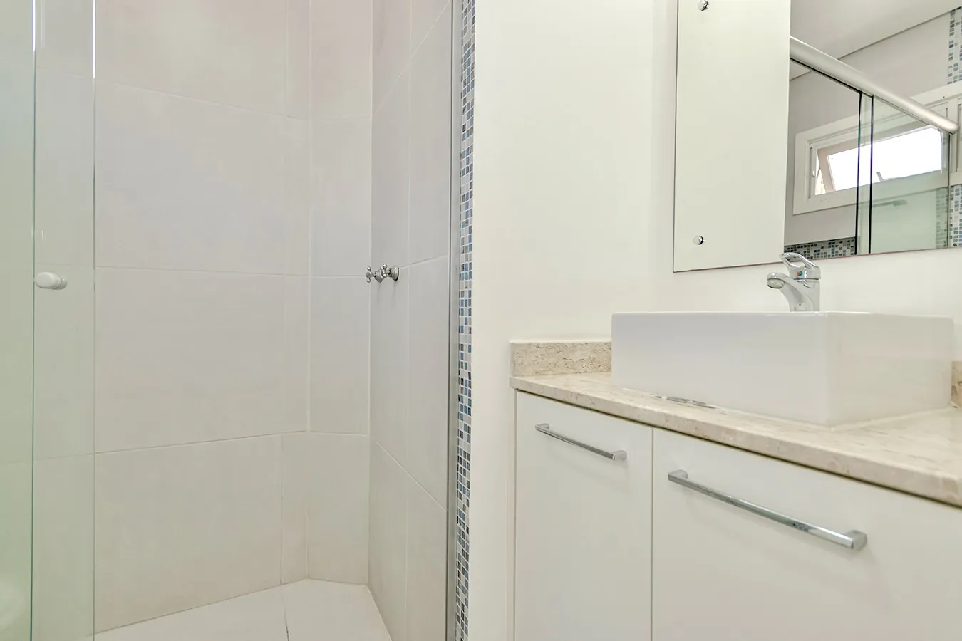 R$ 419.000 - LINDA E ACONCHEGANTE - CASA EM CONDOM&Iacute;NIO - 97M2 - 2 DORM - SU&Iacute;TE - 1 VAGA Rua Dea Coufal Porto Alegre - 
