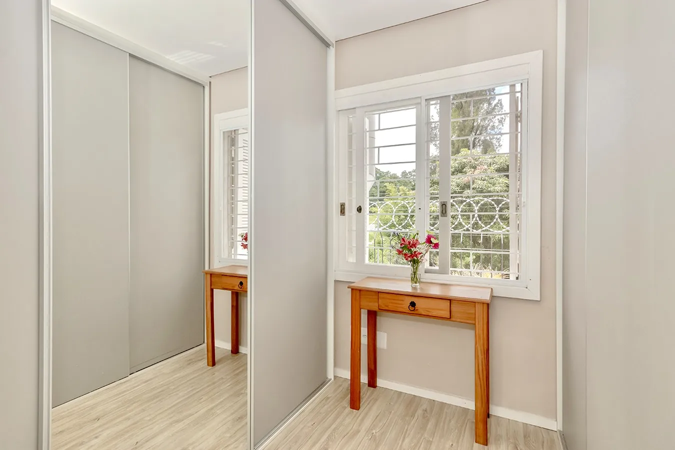 R$ 419.000 - LINDA E ACONCHEGANTE - CASA EM CONDOM&Iacute;NIO - 97M2 - 2 DORM - SU&Iacute;TE - 1 VAGA Rua Dea Coufal Porto Alegre - 