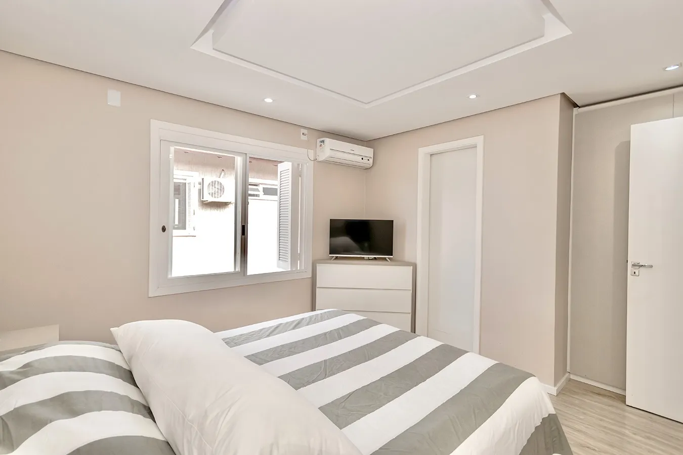 R$ 419.000 - LINDA E ACONCHEGANTE - CASA EM CONDOM&Iacute;NIO - 97M2 - 2 DORM - SU&Iacute;TE - 1 VAGA Rua Dea Coufal Porto Alegre - 