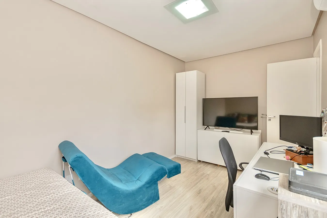 R$ 419.000 - LINDA E ACONCHEGANTE - CASA EM CONDOM&Iacute;NIO - 97M2 - 2 DORM - SU&Iacute;TE - 1 VAGA Rua Dea Coufal Porto Alegre - 