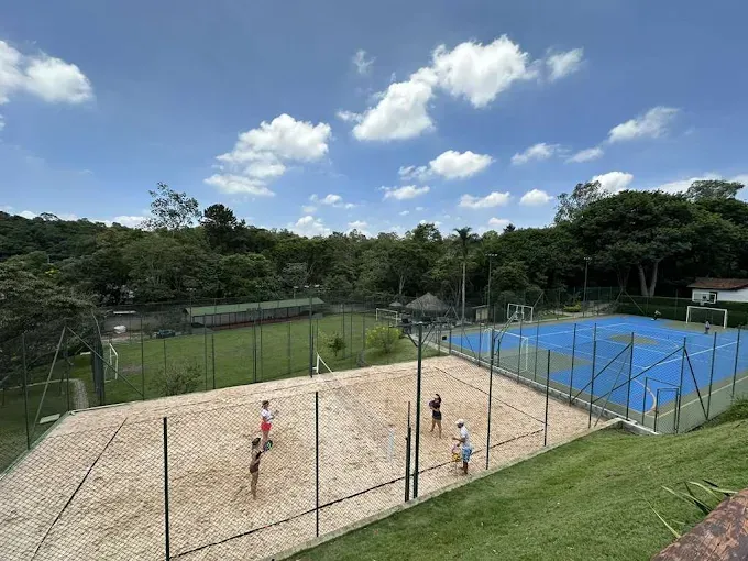 Linda e luxuosa casa com 300m&sup2;, cercada  pela &aacute;rea de preserva&ccedil;&atilde;o do Parque das Artes! Avenida Monteiro Lobato - Jardim Indaiá  Embu das Artes - 