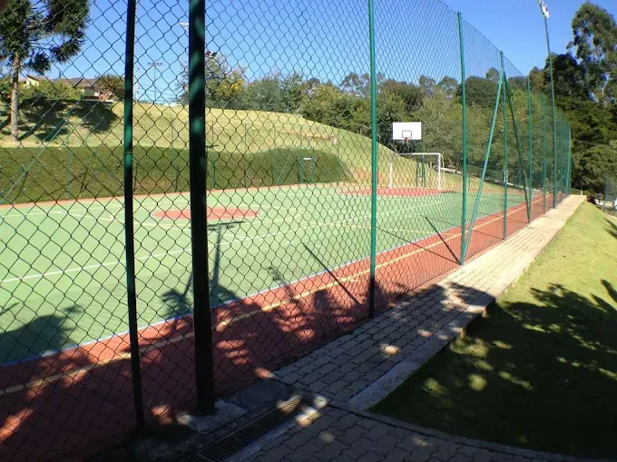 Linda e luxuosa casa com 300m&sup2;, cercada  pela &aacute;rea de preserva&ccedil;&atilde;o do Parque das Artes! Avenida Monteiro Lobato - Jardim Indaiá  Embu das Artes - 