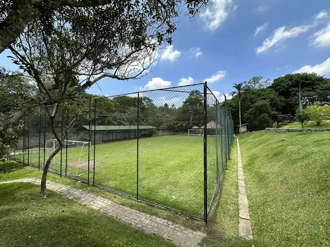 Linda e luxuosa casa com 300m&sup2;, cercada  pela &aacute;rea de preserva&ccedil;&atilde;o do Parque das Artes! Avenida Monteiro Lobato - Jardim Indaiá  Embu das Artes - 