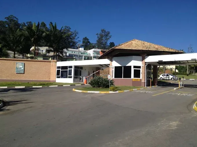 Linda e luxuosa casa com 300m&sup2;, cercada  pela &aacute;rea de preserva&ccedil;&atilde;o do Parque das Artes! Avenida Monteiro Lobato - Jardim Indaiá  Embu das Artes - 