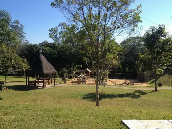 Linda e luxuosa casa com 300m&sup2;, cercada  pela &aacute;rea de preserva&ccedil;&atilde;o do Parque das Artes! Avenida Monteiro Lobato - Jardim Indaiá  Embu das Artes - 