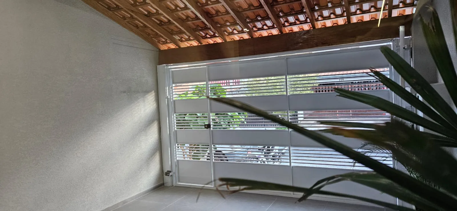 CASA T&Eacute;RREA &Agrave; VENDA &ndash; 2 DORMIT&Oacute;RIOS (1 SU&Iacute;TE)  &ndash; SOROCABA/SP  Ref. 1163122  - - 