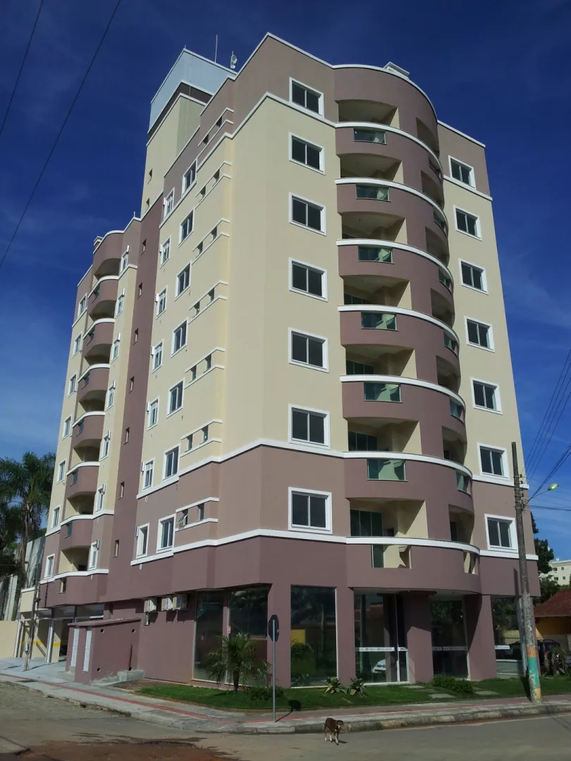 Ampla Sala Térrea com 130m² no Edifício Dom Henrique. Camboriú