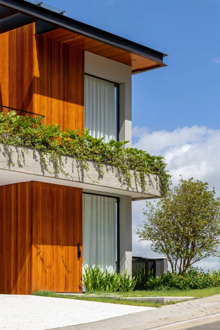 Casa Montagna: Exclusividade e Lazer Completo no Condomínio Colinas de Camboriú Village