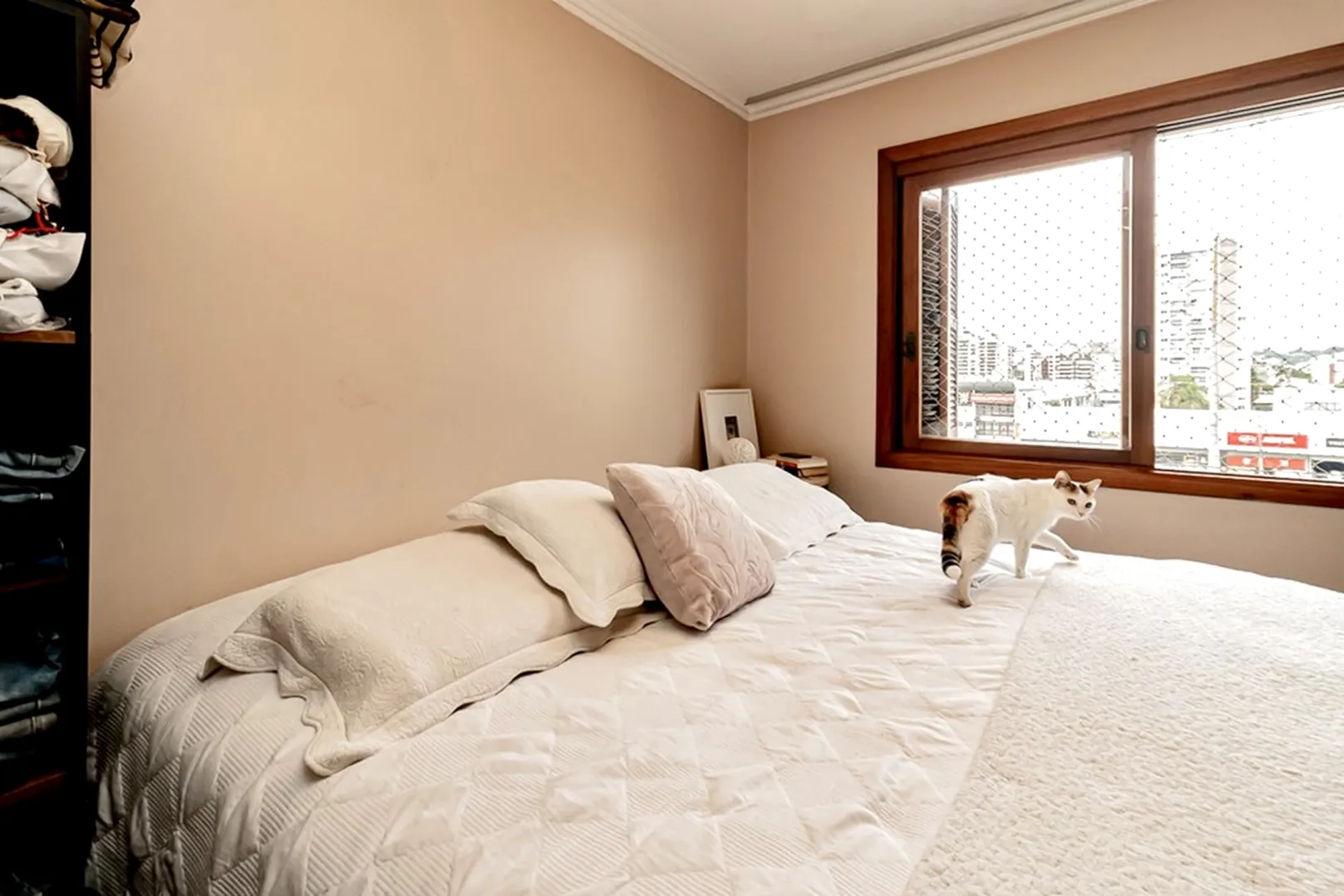 R$ 785.000 - IMPEC&Aacute;VEL APARTAMENTO - 96M2 - 3 DORM - SU&Iacute;TE - REFORMADO - 1 VAGA Rua Dezessete de Junho Porto Alegre - 