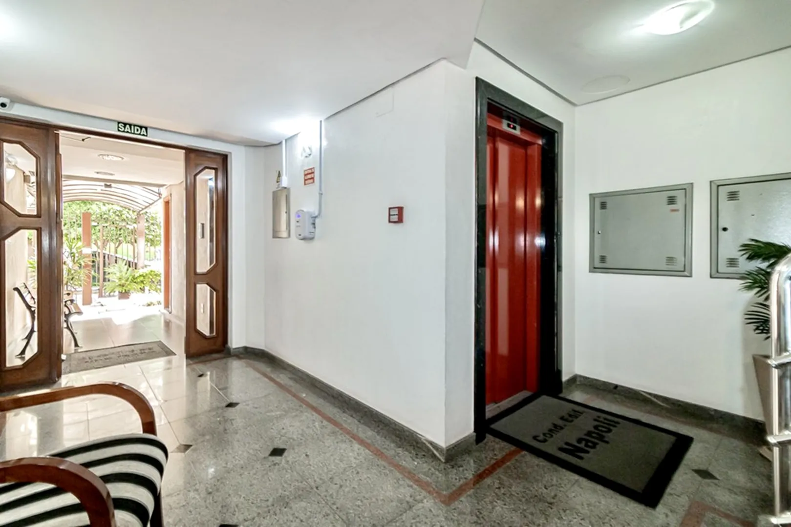 R$ 785.000 - IMPEC&Aacute;VEL APARTAMENTO - 96M2 - 3 DORM - SU&Iacute;TE - REFORMADO - 1 VAGA Rua Dezessete de Junho Porto Alegre - 