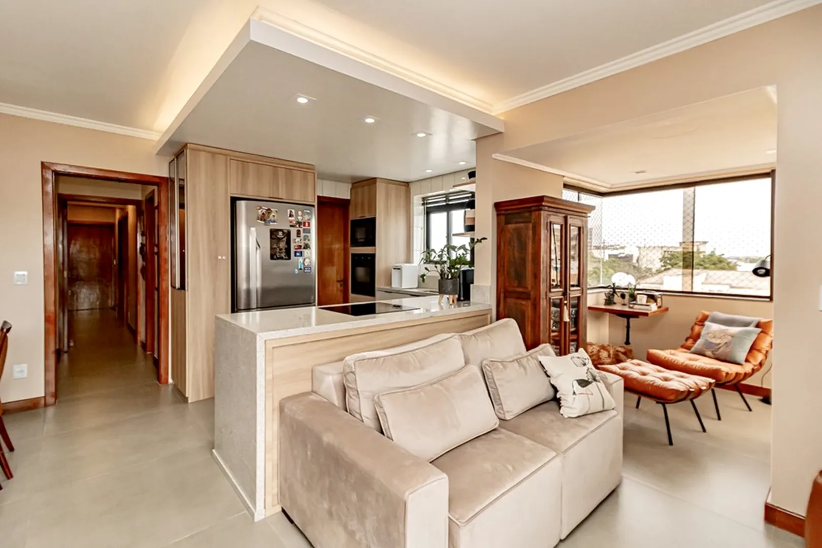R$ 785.000 - IMPEC&Aacute;VEL APARTAMENTO - 96M2 - 3 DORM - SU&Iacute;TE - REFORMADO - 1 VAGA Rua Dezessete de Junho Porto Alegre - 