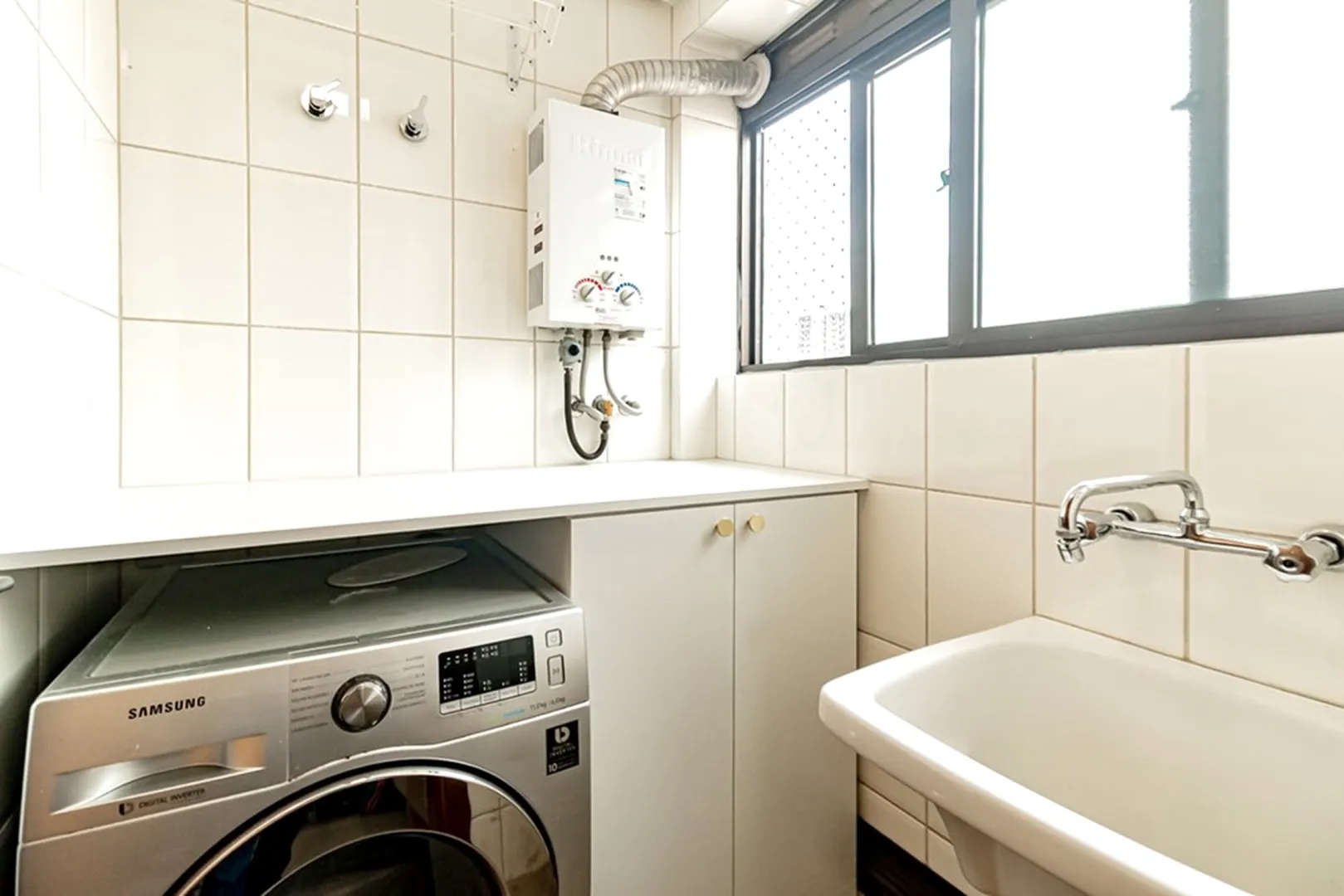R$ 785.000 - IMPEC&Aacute;VEL APARTAMENTO - 96M2 - 3 DORM - SU&Iacute;TE - REFORMADO - 1 VAGA Rua Dezessete de Junho Porto Alegre - 