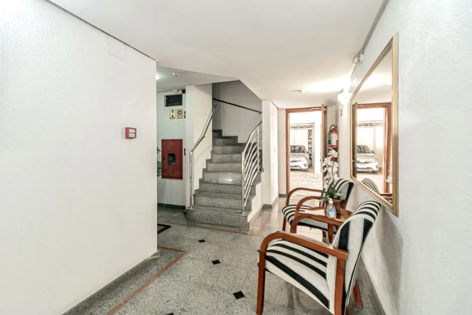 R$ 785.000 - IMPEC&Aacute;VEL APARTAMENTO - 96M2 - 3 DORM - SU&Iacute;TE - REFORMADO - 1 VAGA Rua Dezessete de Junho Porto Alegre - 